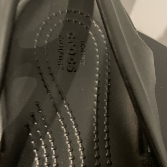 CROCS Women's Black Slingback slip on size 8 - Picture 2 of 4